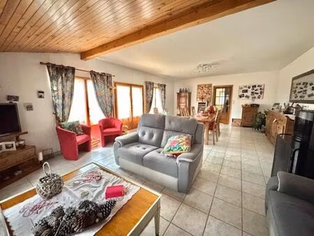 maison 3 chambres + un logement 1 chambre + local et dependance 180 m2 a ardin !