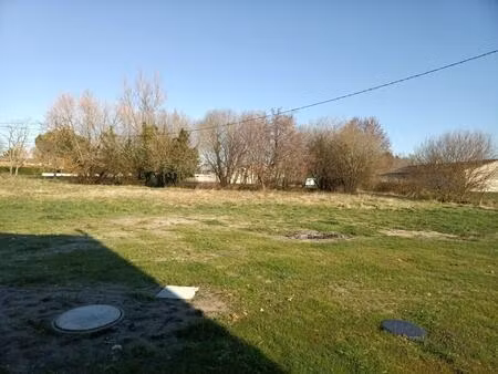 terrain stratégique avec visibilité optimale.