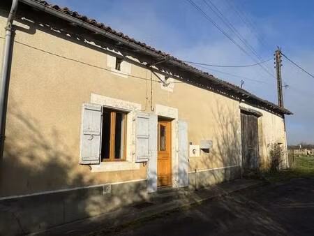 ancienne ferme avec écurie et grange