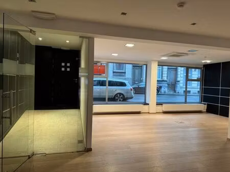 bureau à louer 450m² - place stéphanie 6