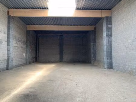a louer entrepôt +/-370 m² sur manage