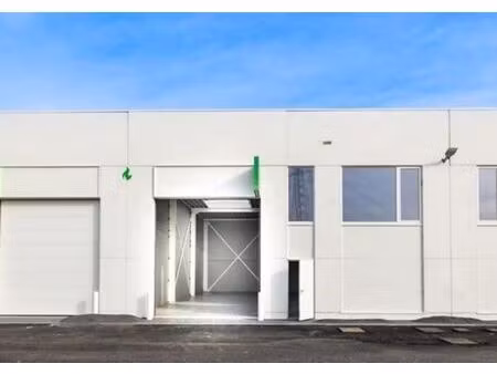 a vendre unité pme 180 m² dans le nouveau zoning de saintes