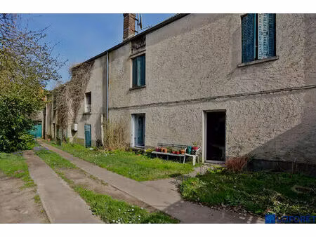 maison ancienne au centre historique thoiry !