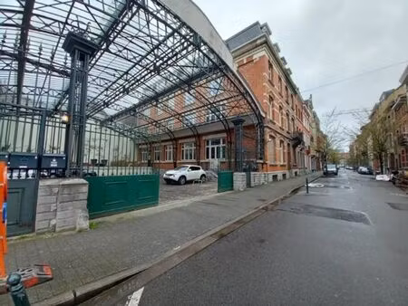 bureaux à louer près de tour & taxis