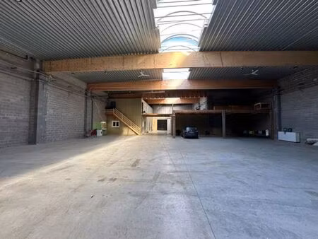 a louer entrepôt +/-1.200 m² avec bureau sur 2 niveaux +/-