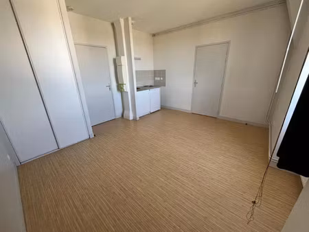location appartement 1 pièce 21.4 m² à la souterraine (23300)  280 €