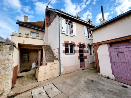 vente maison 8 pièces 207 m² à gien (45500)  160 000 €