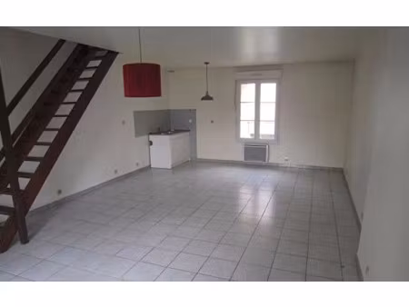 location appartement 2 pièces 50 m² à may-en-multien (77145)  610 €