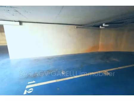 location parking 21 m² à hyeres (83400)  147 €