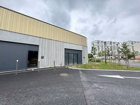 location locaux professionnels 200 m² à chalons-en-champagne (51000)  2 250 €