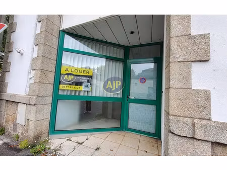 location locaux professionnels 3 pièces 54.13 m² à pontivy (56300)  665 €