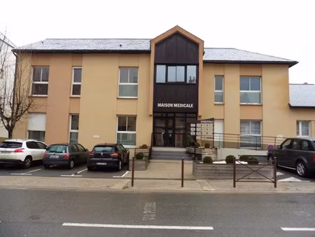 location locaux professionnels 31.52 m² à sévérac-l'eglise (12310)  470 €