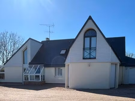 hors lotissement  belle propriété de 217 m² avec piscine et dépendance