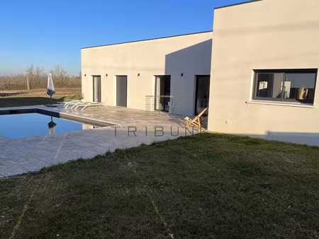 villa neuve de standing avec piscine
