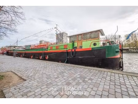 bateau de plaisance recevant du public