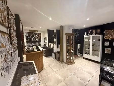 investissement - beau rez comercial neuf idéalement situé