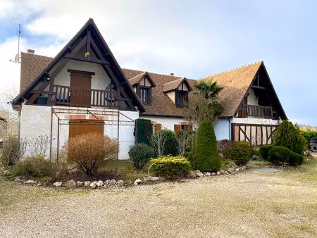grande maison romorantin avec plan d'eau  5 chambres