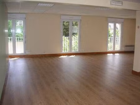 location bureaux et commerces à carentan-les-marais (50500) : à louer / 80m² carentan-les-