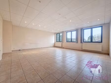 agréable bureaux de 82 m² + grenier de 20 m²