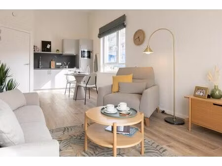 appartement à louer avec terrasse et jardin   court-saint-étienne (vbc28101)