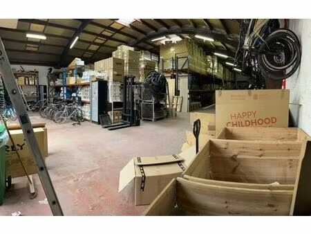 entrepôt avec bureaux à proximité de la gare du midi