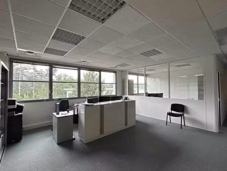 location bureau 163 m² à saint-genis-laval (69230)