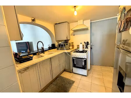 appartement f3 lumineux avec stationnement et cour commune