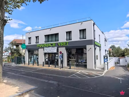 local medical/paramédical saint priest