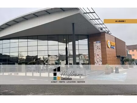 location local commercial