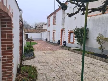 vente maison à vieillevigne (44116) : à vendre / 242m² vieillevigne