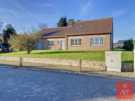 maison rénovée avec garage intérieur près du centre de kort…