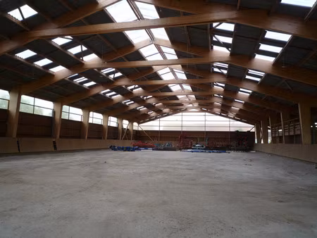 fere en tardenois  à vendre propriété équestre avec manège de 60x25 et bâtiment de 600 m2