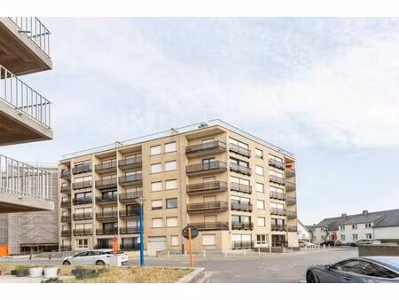 box de garage fermé à deux pas de la mer