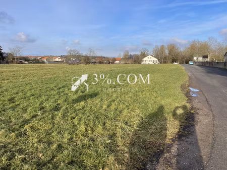 bénaménil  terrain constructible  27 m de façade  viabilisé et borné de 776 m²