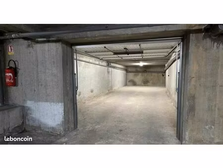 local 50m2 avec éclairage + électricité