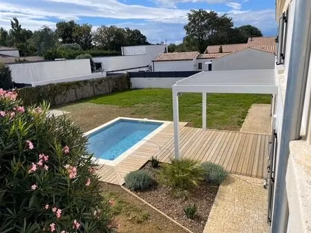villa de standing avec piscine 162 m2