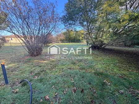 beau terrain 518 m² viabilisé  situé dans un secteur calme  l'emplacement idéal pour votre