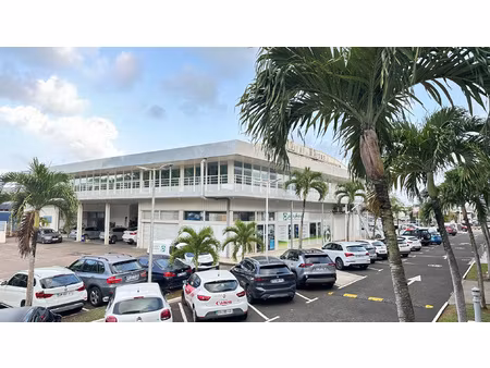 location local commercial lumineux de 180 m2 à jarry  guadel