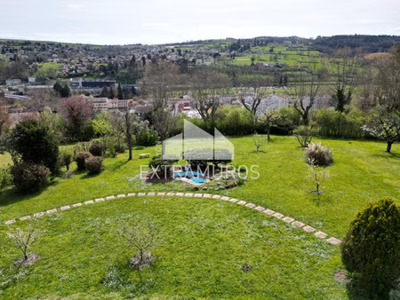 a vendre au coeur de l'arbresle agreable terrain constructib