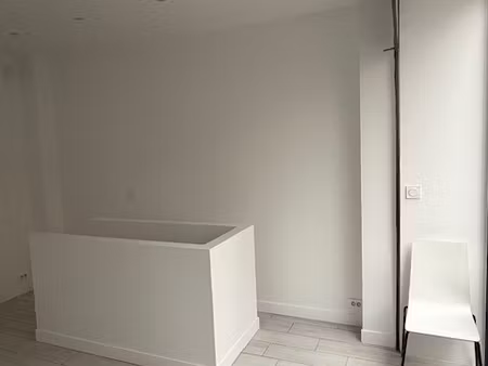 avenue philippe auguste local commercial sur deux niveaux