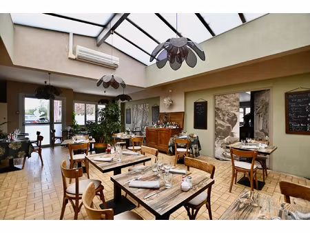 murs et fonds de commerce d'un hotel-restaurant-bar entre vé