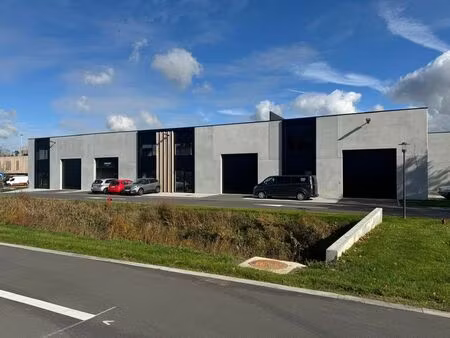 unité pme récemment construite d'environ 280 m² dans un emplacement privilégié dans une zo