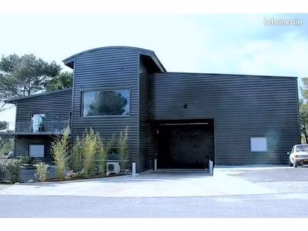 local 1455 m² signes