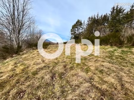 terrain 3 200 m² lusse