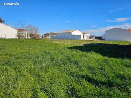 terrain 847 m² semussac