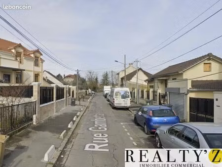 local commercial 200 m²