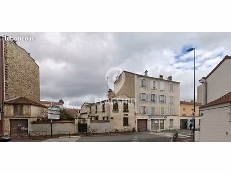 boutique 301 m² malakoff