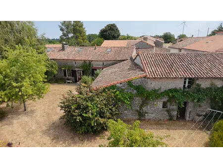 maison en pierre à voulême de 176 m² et accès rivière