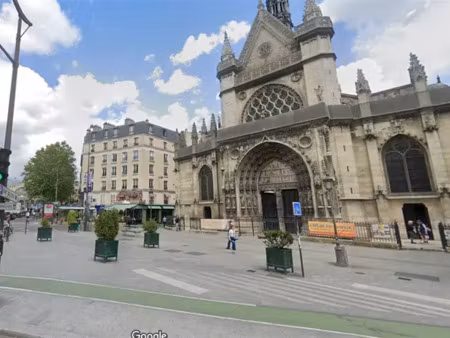 a louer 210 m2 - face a la gare de l'est - 40m de facade