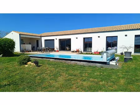 vente maison 5 pièces  133.00m²  sainte